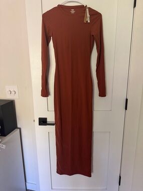 NWT Skims Fits Everybody Crew
Neck Long Sleeve Dress S
